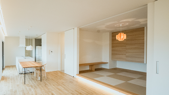 ハイドア（天井高ドア）